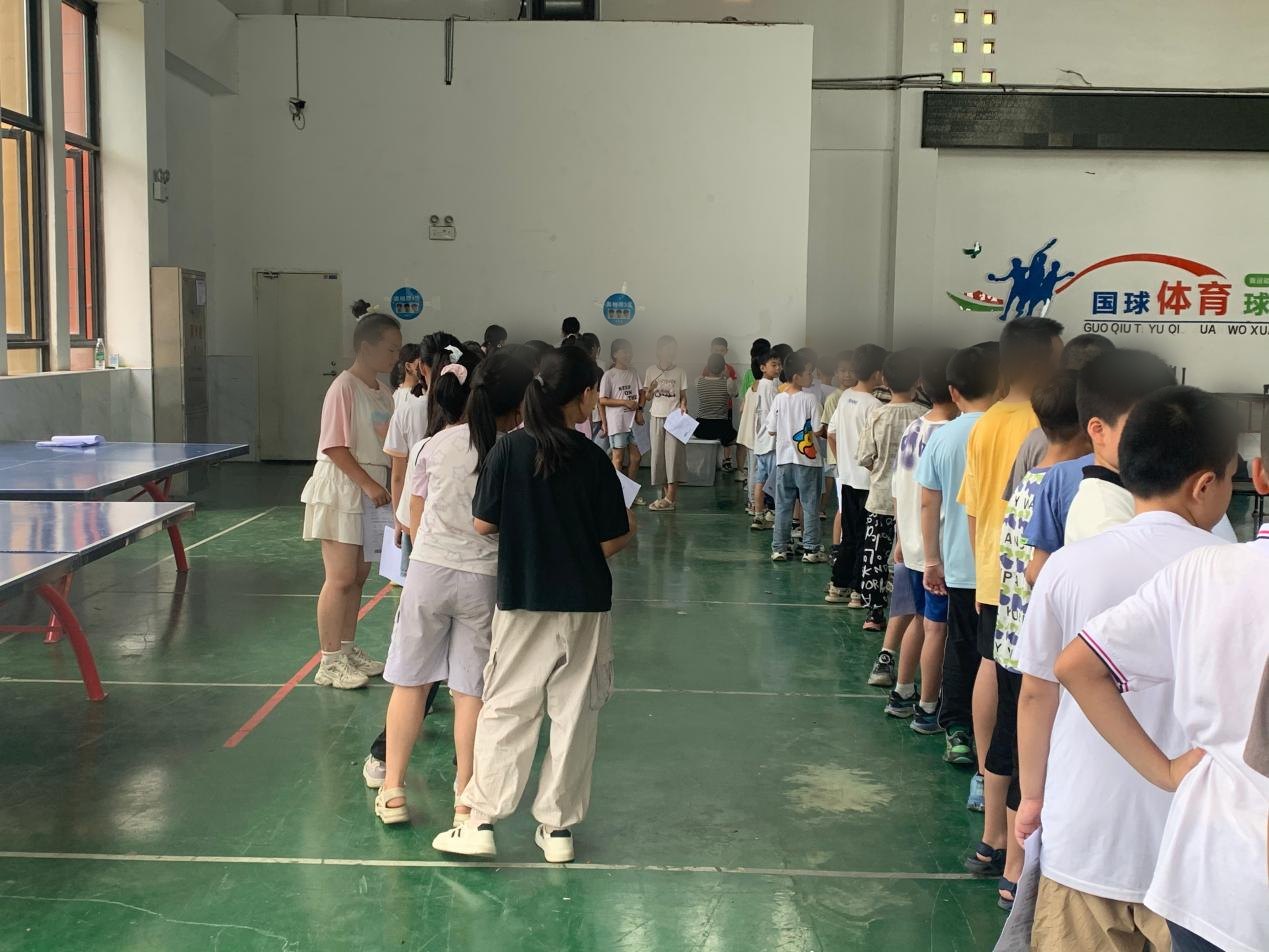 排成一线