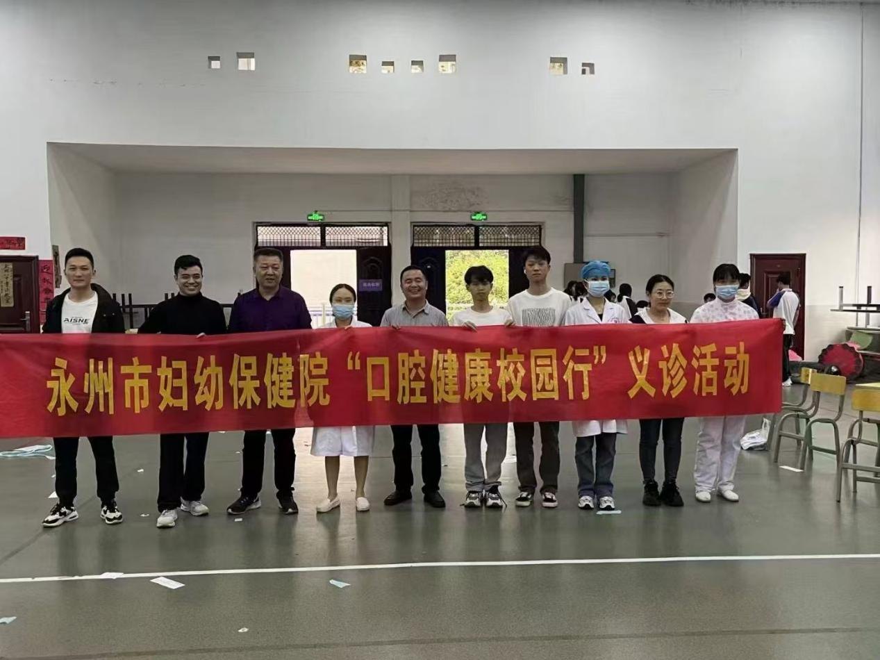 收队合影