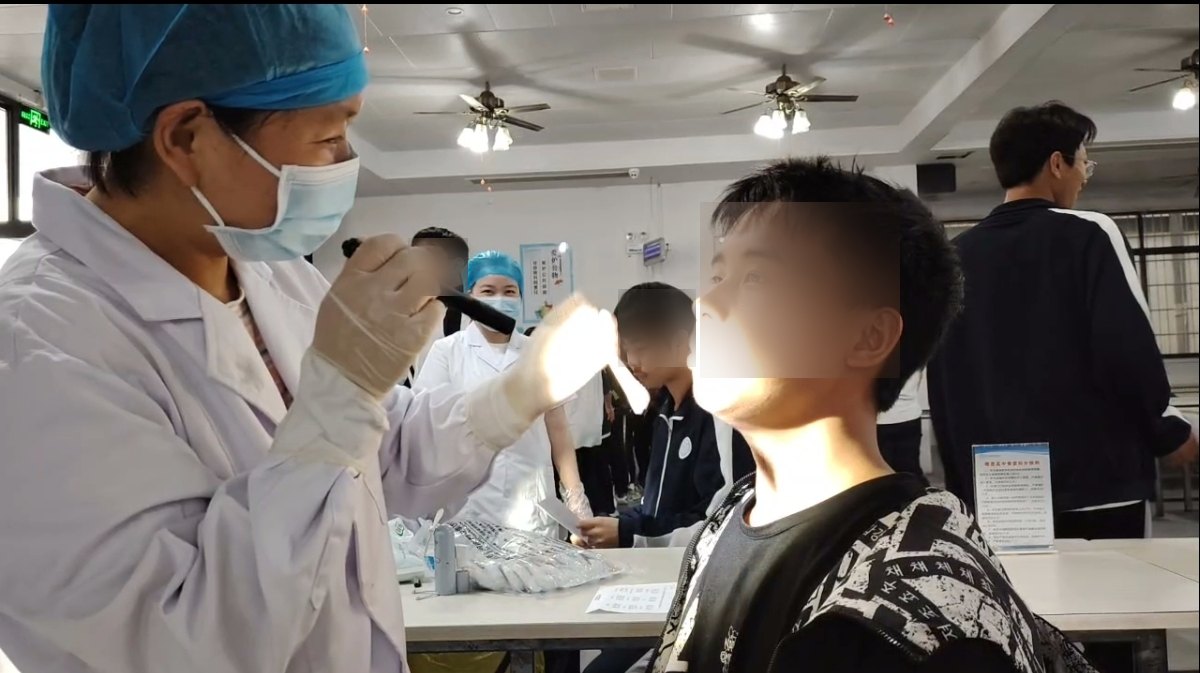 手电细查