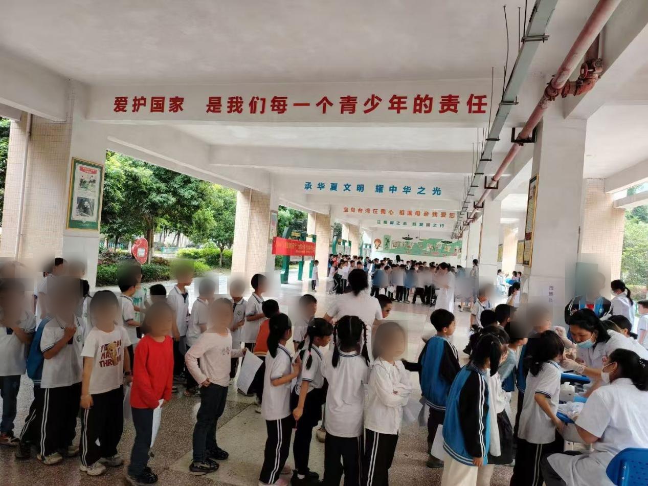 长廊排队