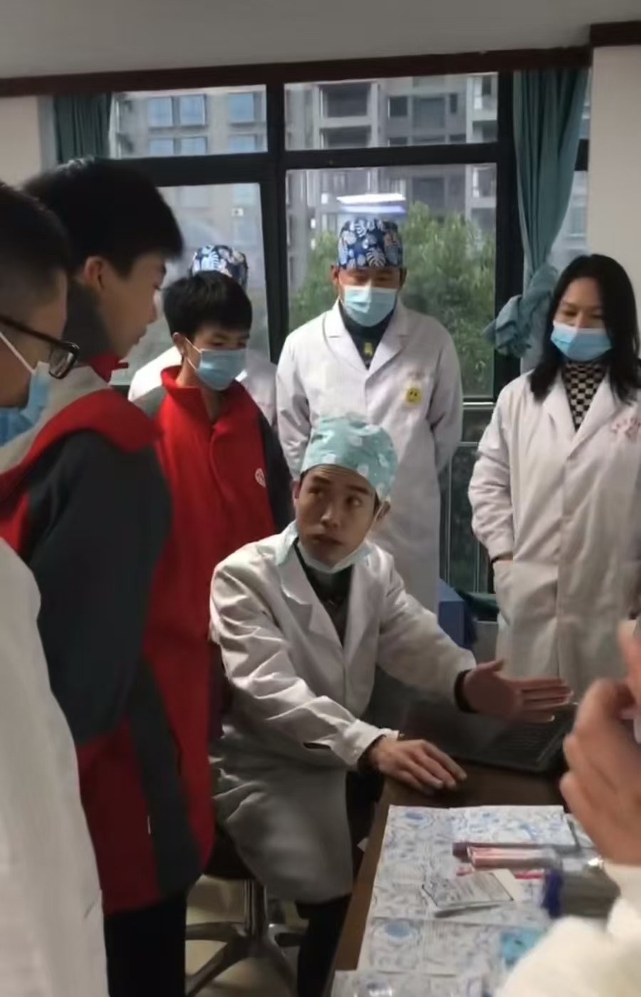 比划讲解