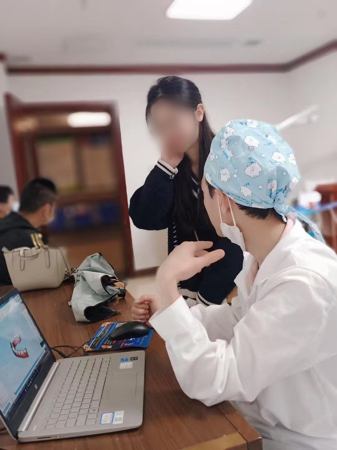 屏前讲方案